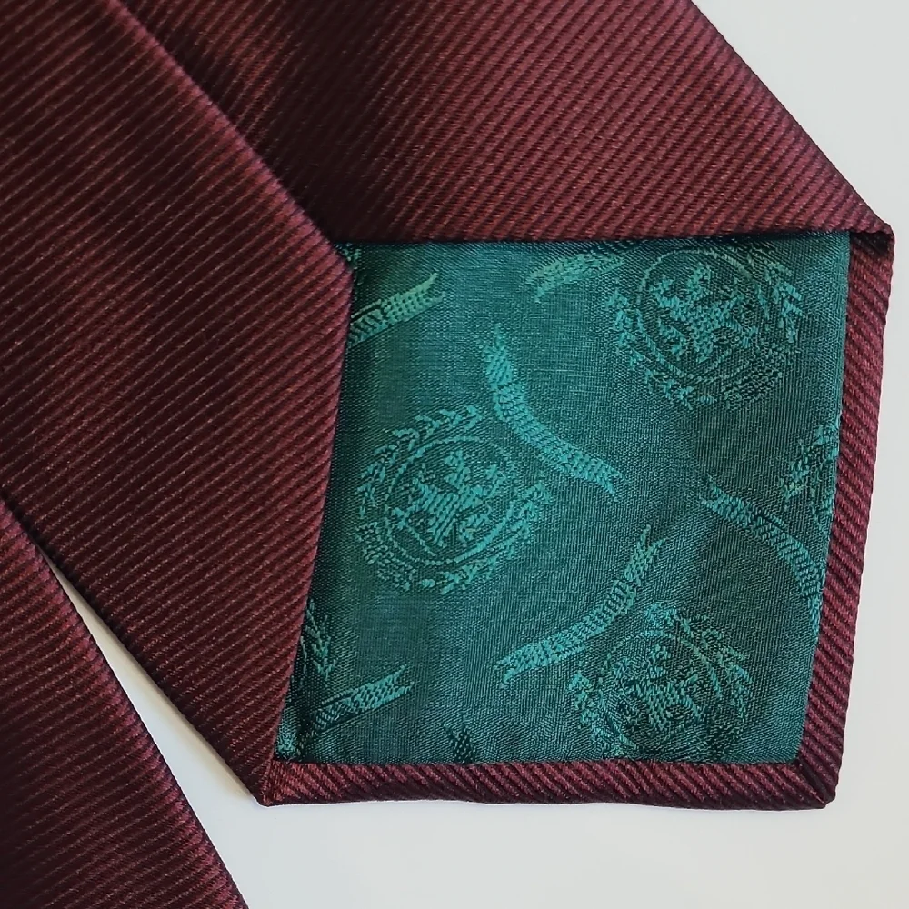 Vtg Tommy Hilfiger Italian Silk Burgundy Crest‎ Tie